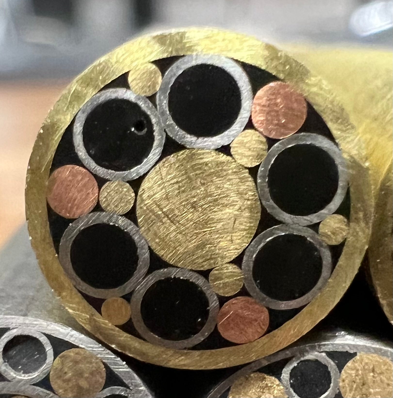 Mosaik-Pin 9,5 mm Griffverzierung