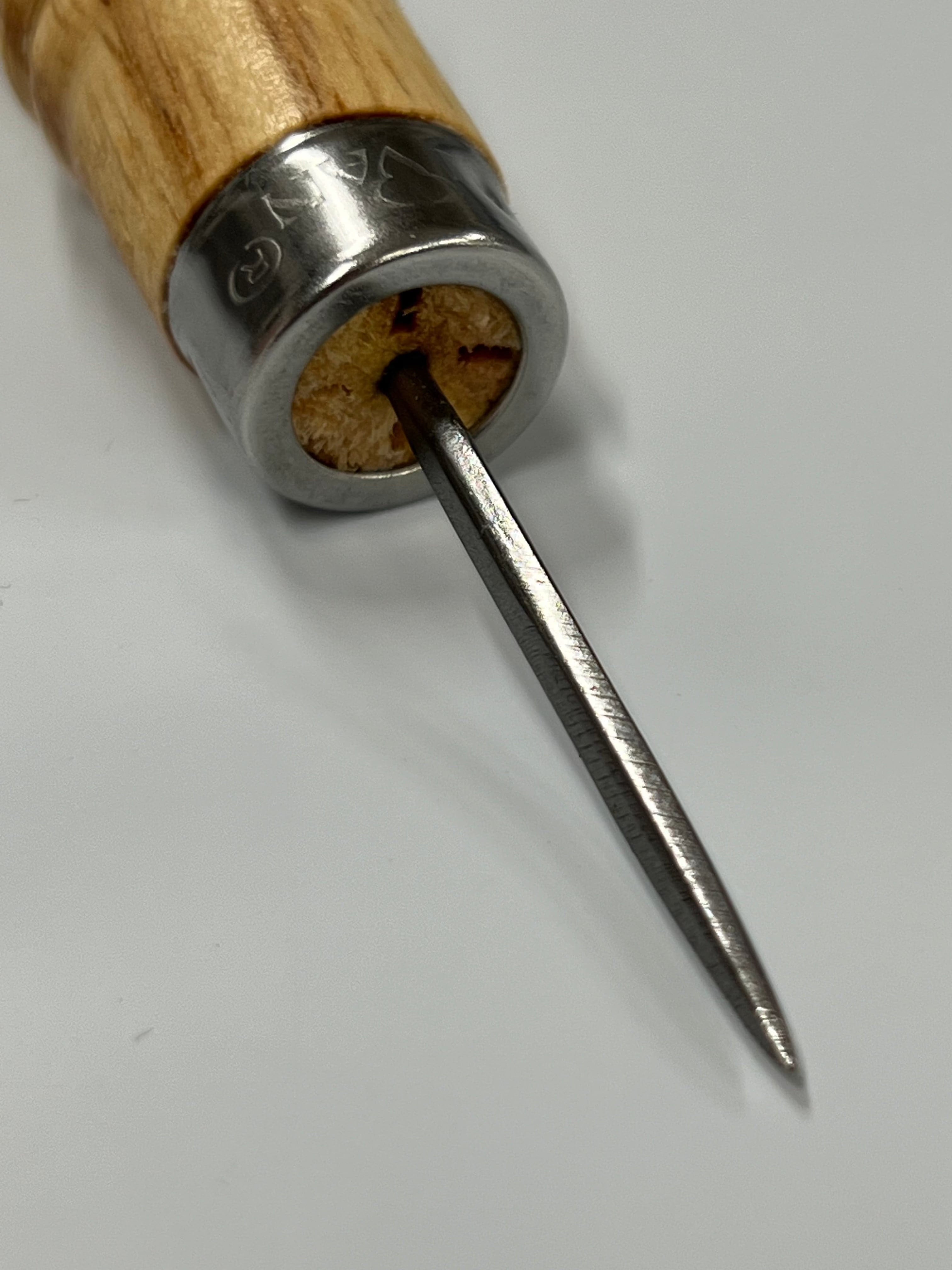 Ahle mit diamantgeschliffener Klinge