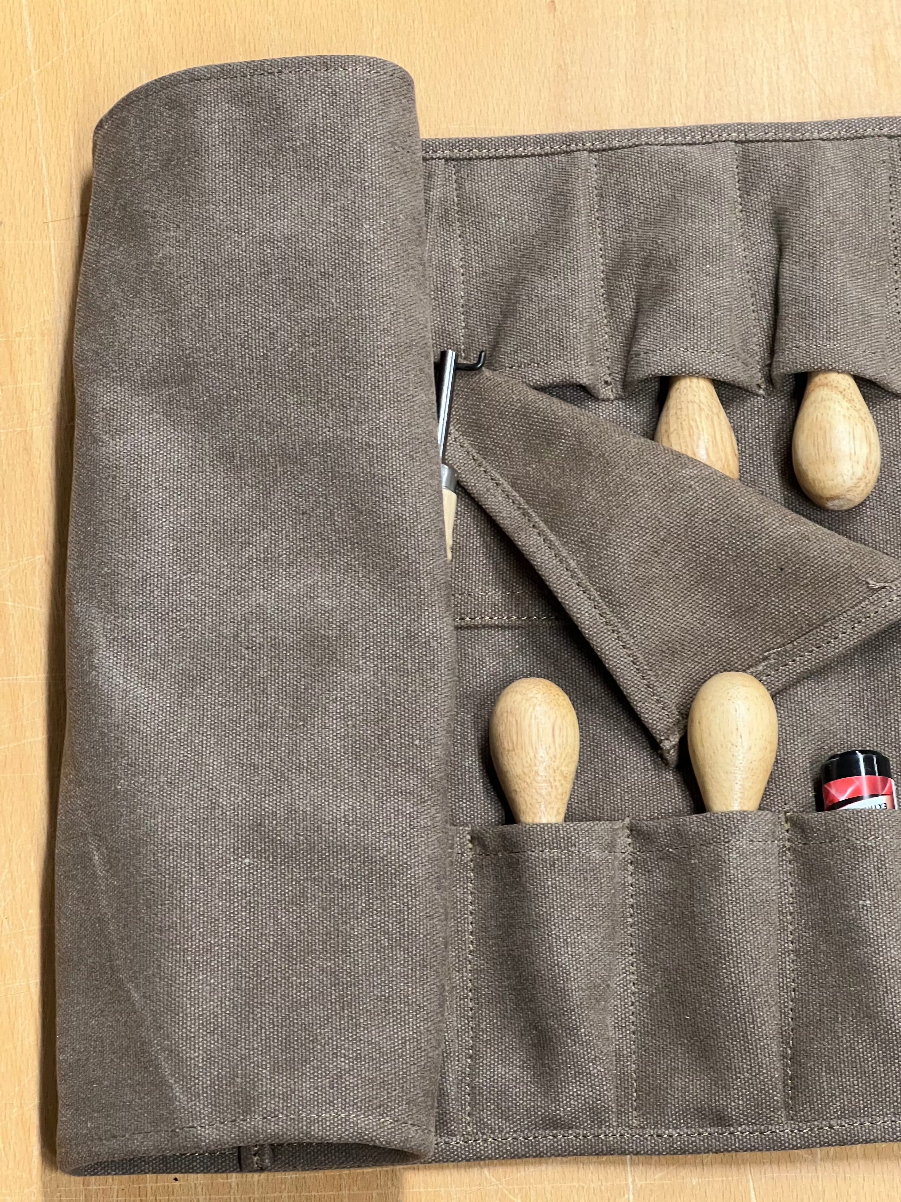 Werkzeugtasche aus Canvas zum Zusammenrollen.