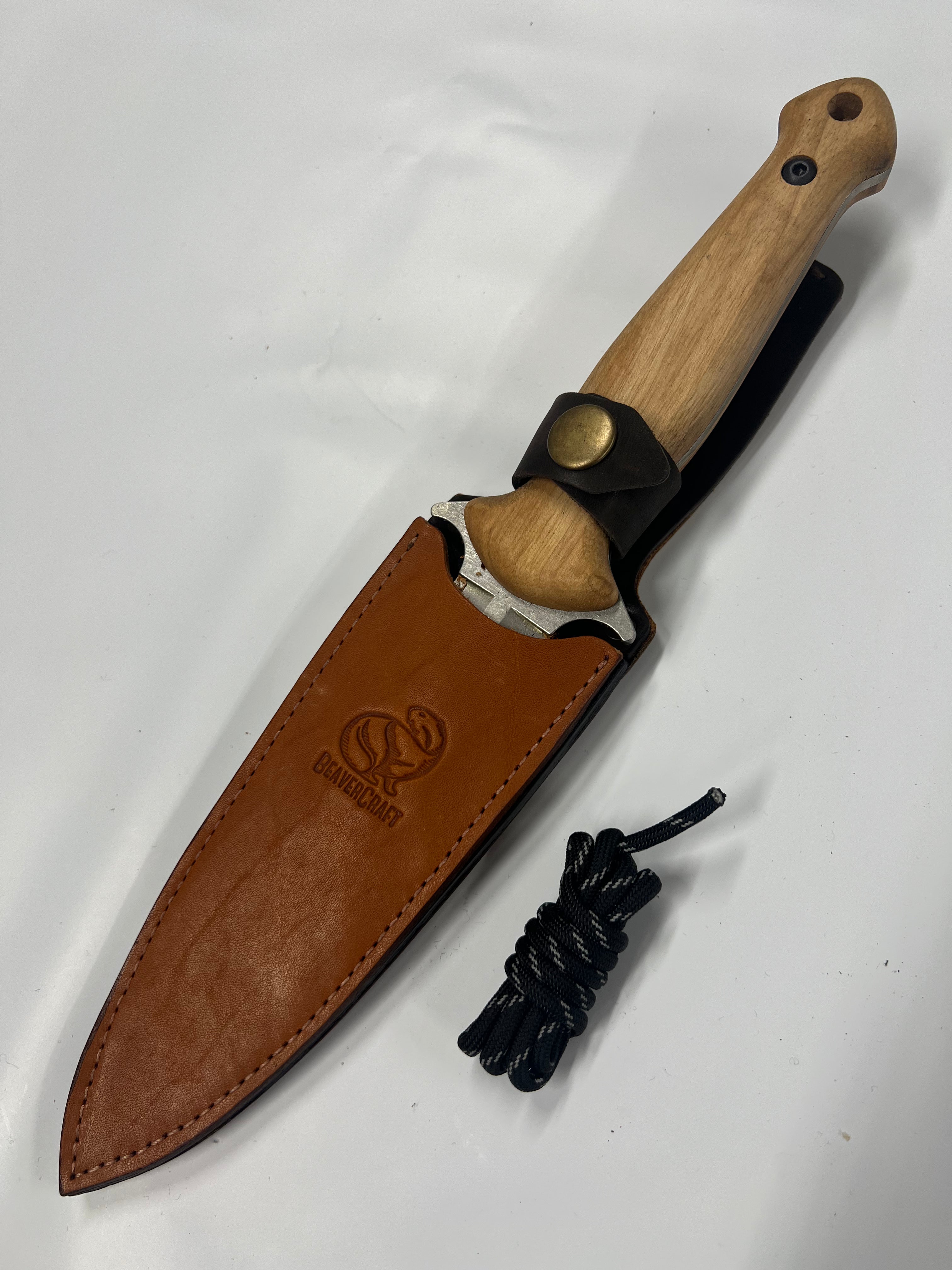 Ukrainisches taktisches Dolchmesser TLK2 mit Lederscheide