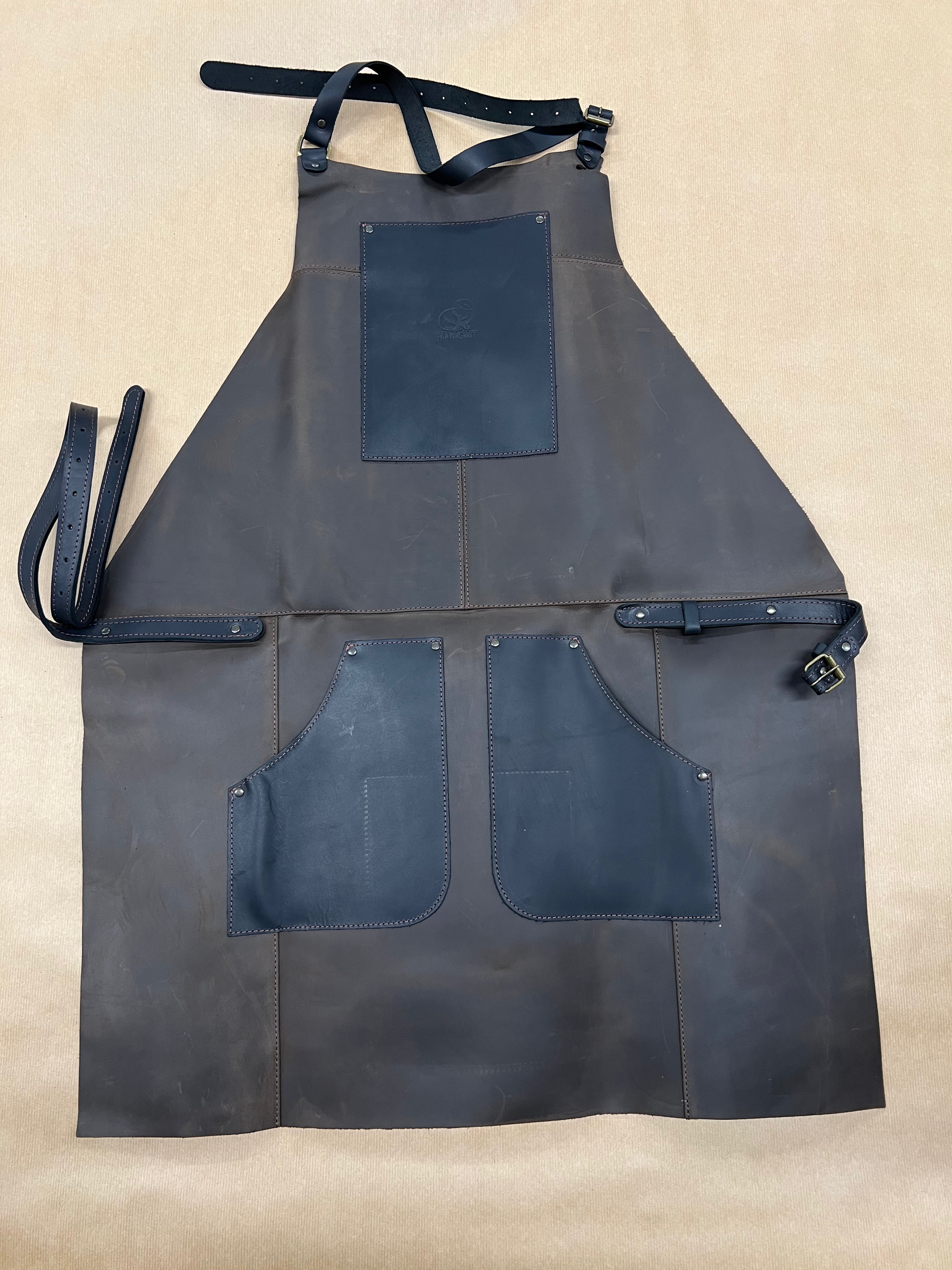 Verstellbare Lederschürze in Braun AP3X