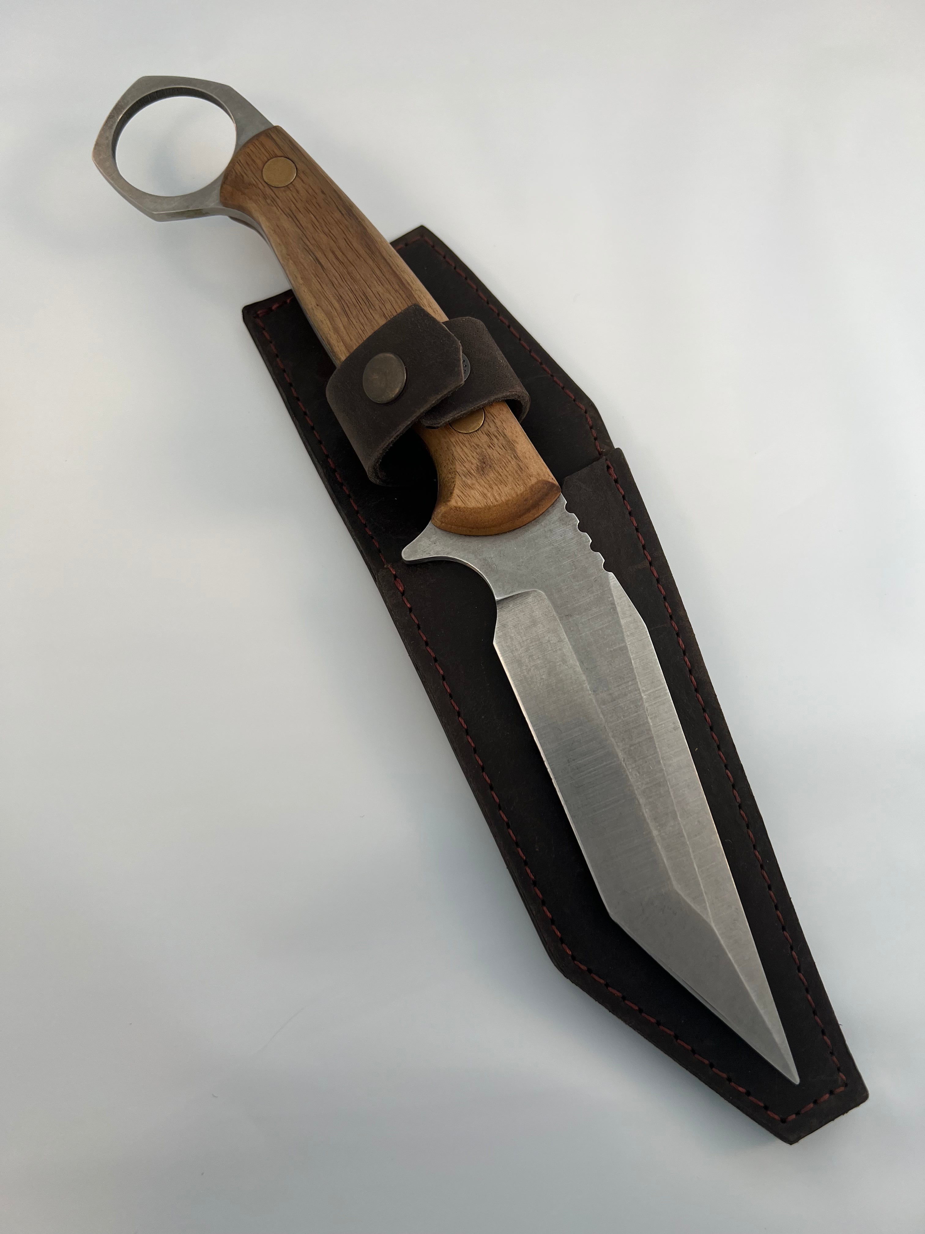Ukrainisches Camping-Karambit CGK1 mit Lederscheide