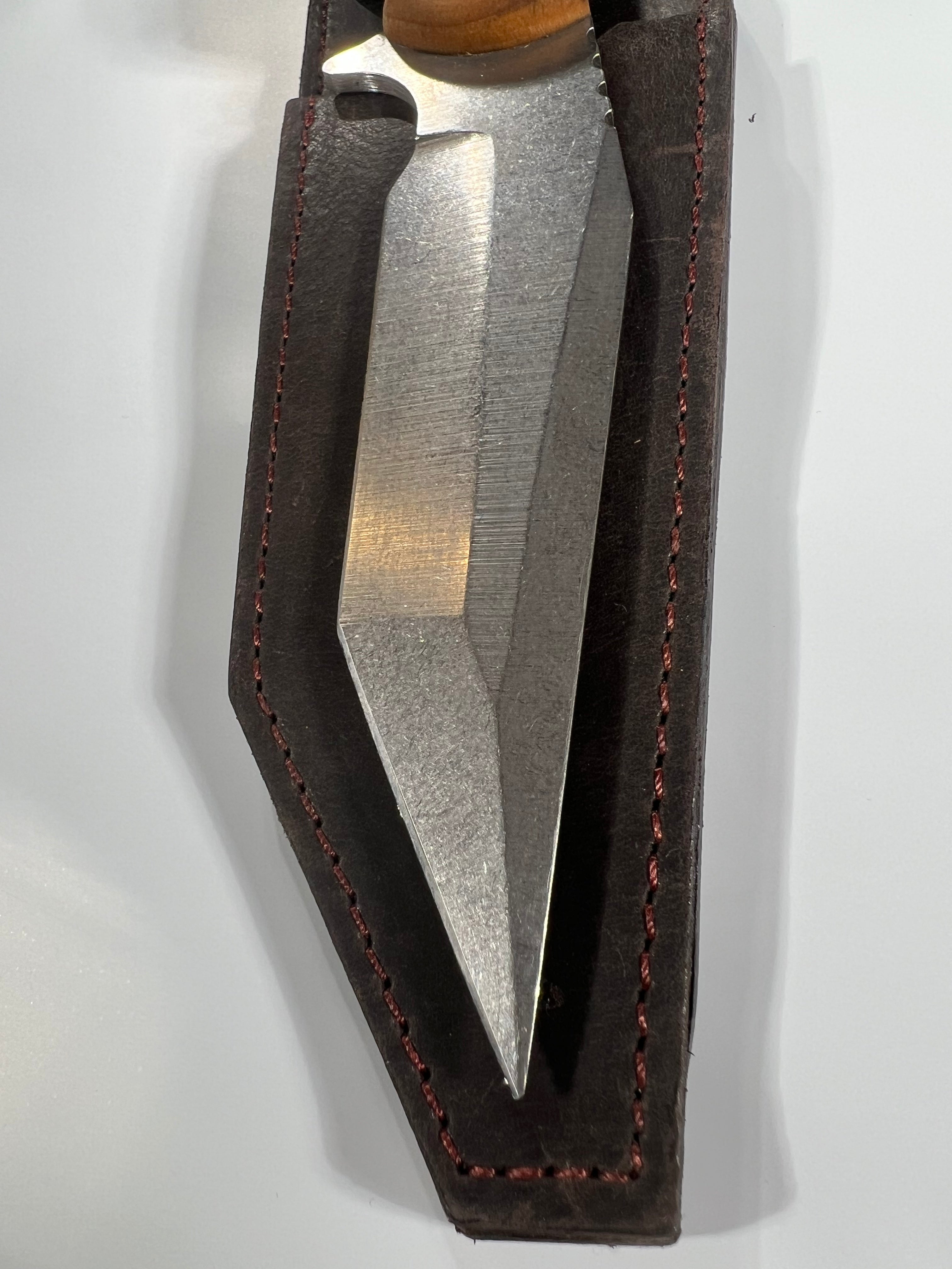 Ukrainisches Camping-Karambit CGK1 mit Lederscheide