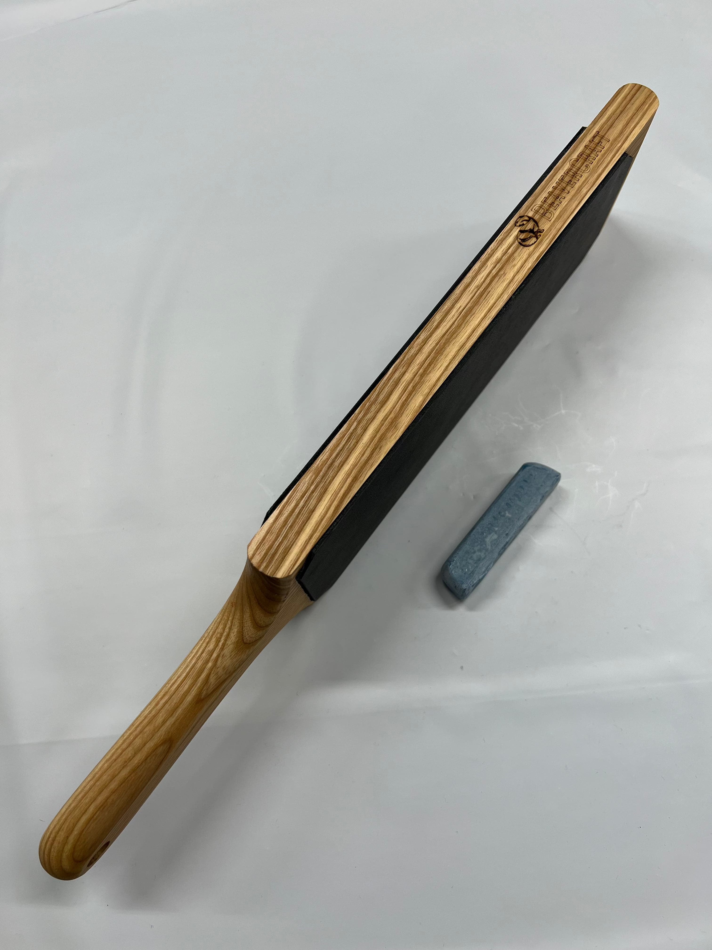 Doppelseitiger Lederabziehriemen 230x80 auf Eschenholz inkl. Schleifpaste LS1P1