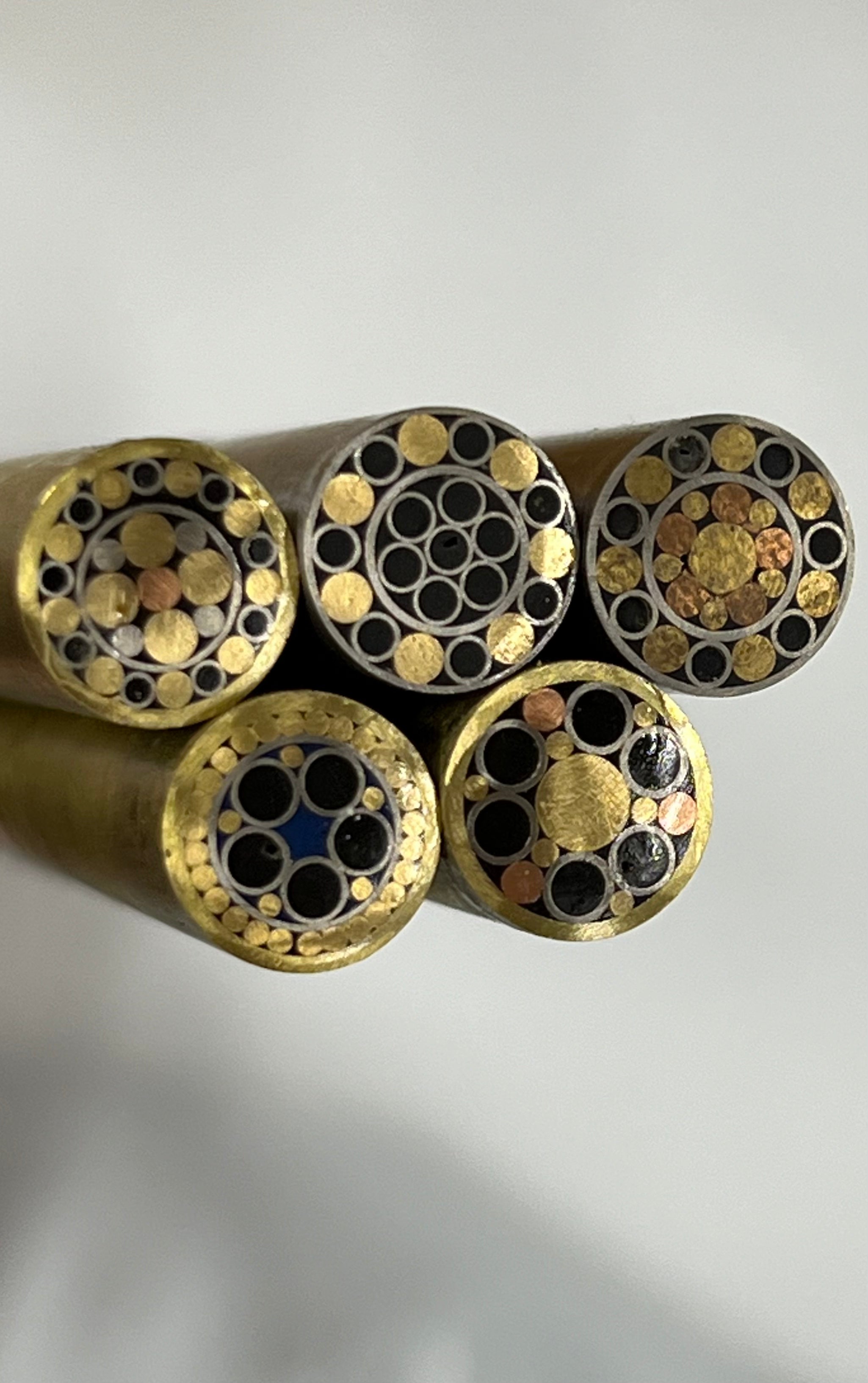 Mosaik-Pin 9,5 mm Griffverzierung