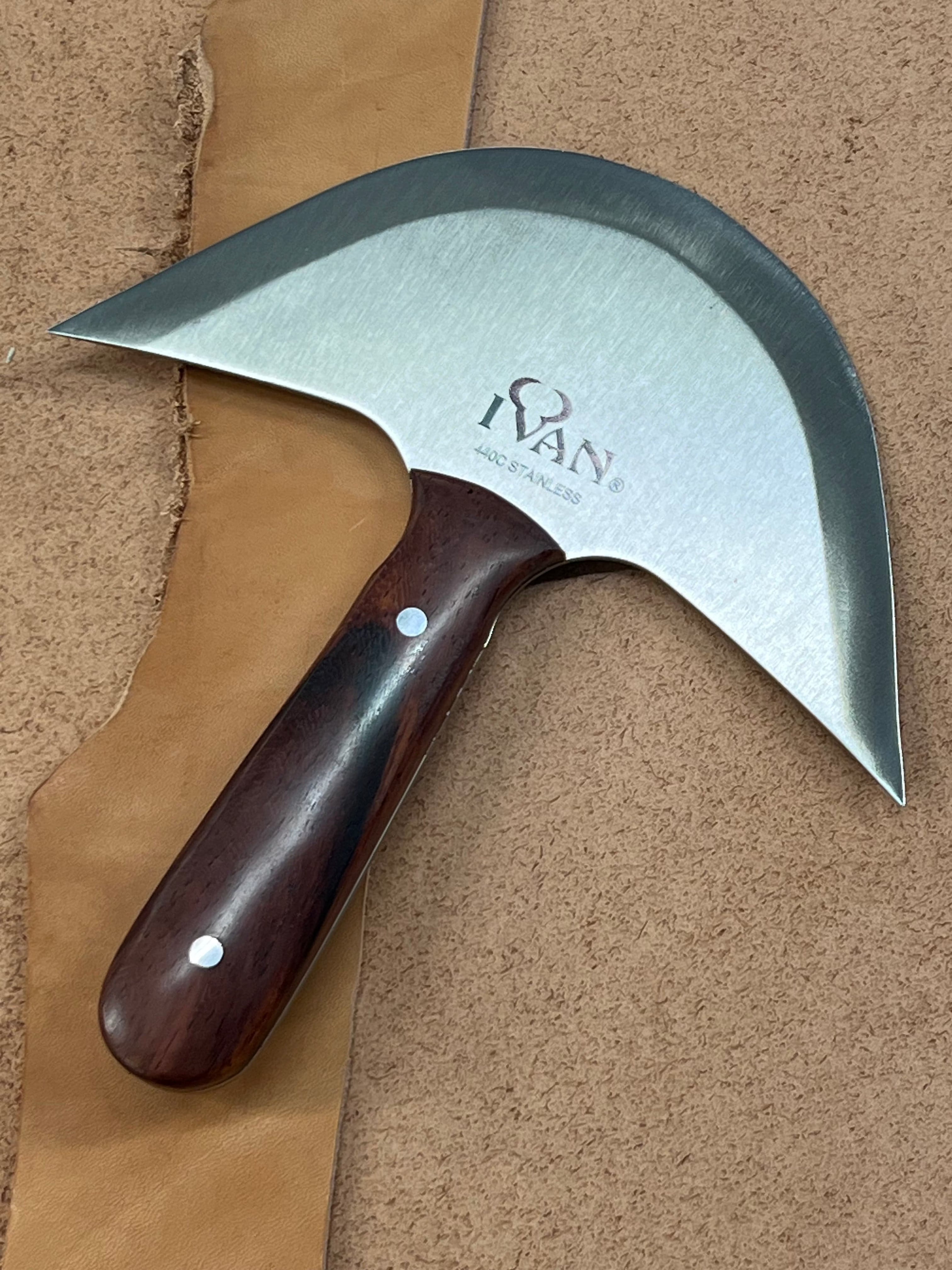 Rundes Ledermesser im französischen Stil