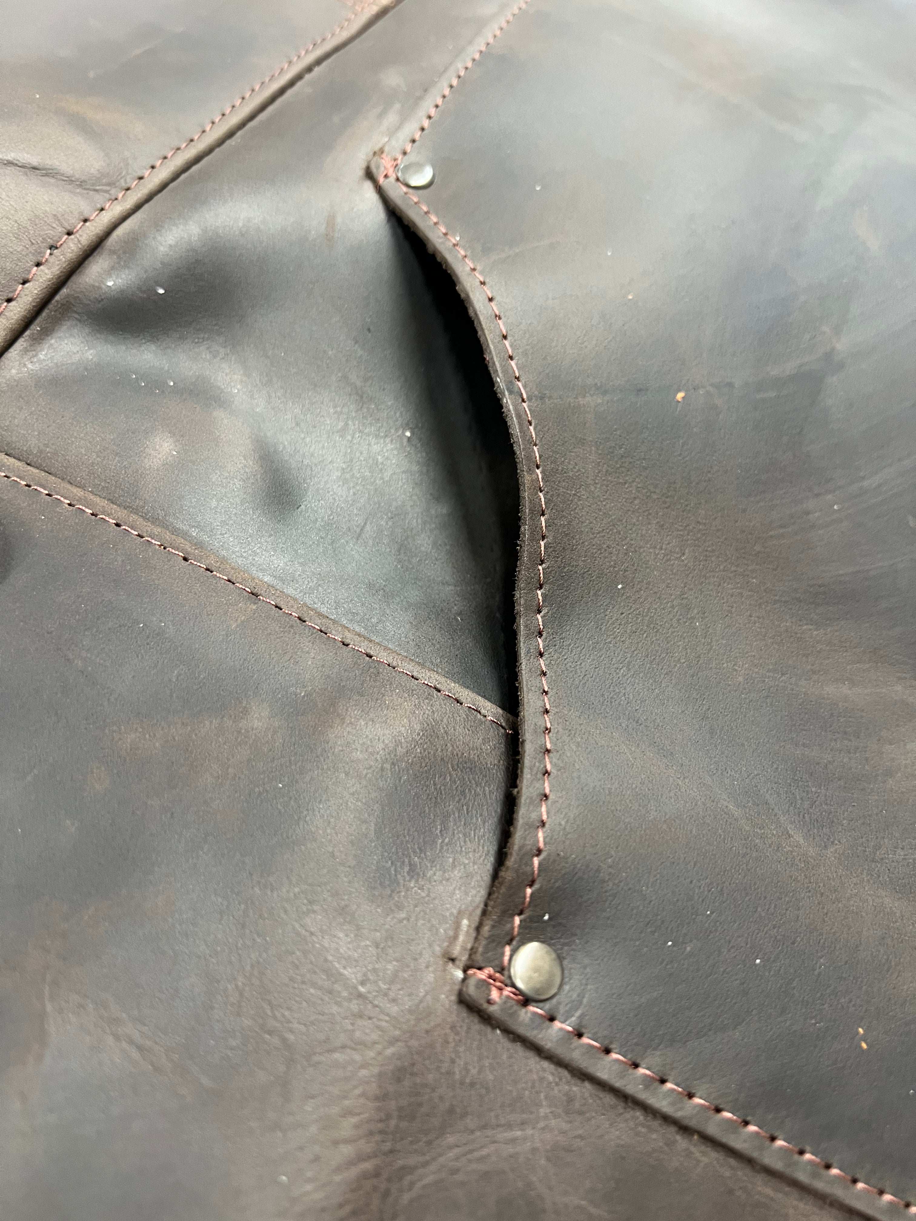 Verstellbare Lederschürze in Braun AP2X