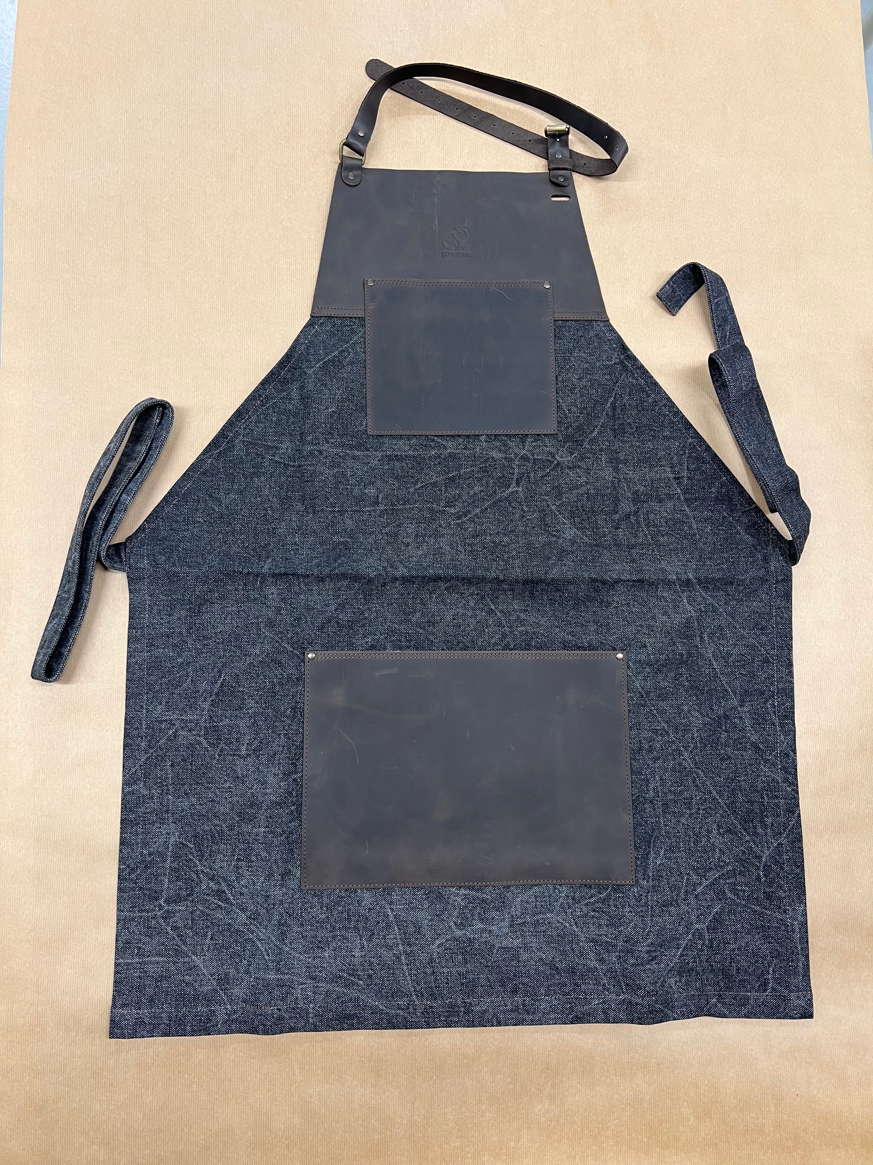 Verstellbare Schürze aus braunem Leder und Canvas AP4