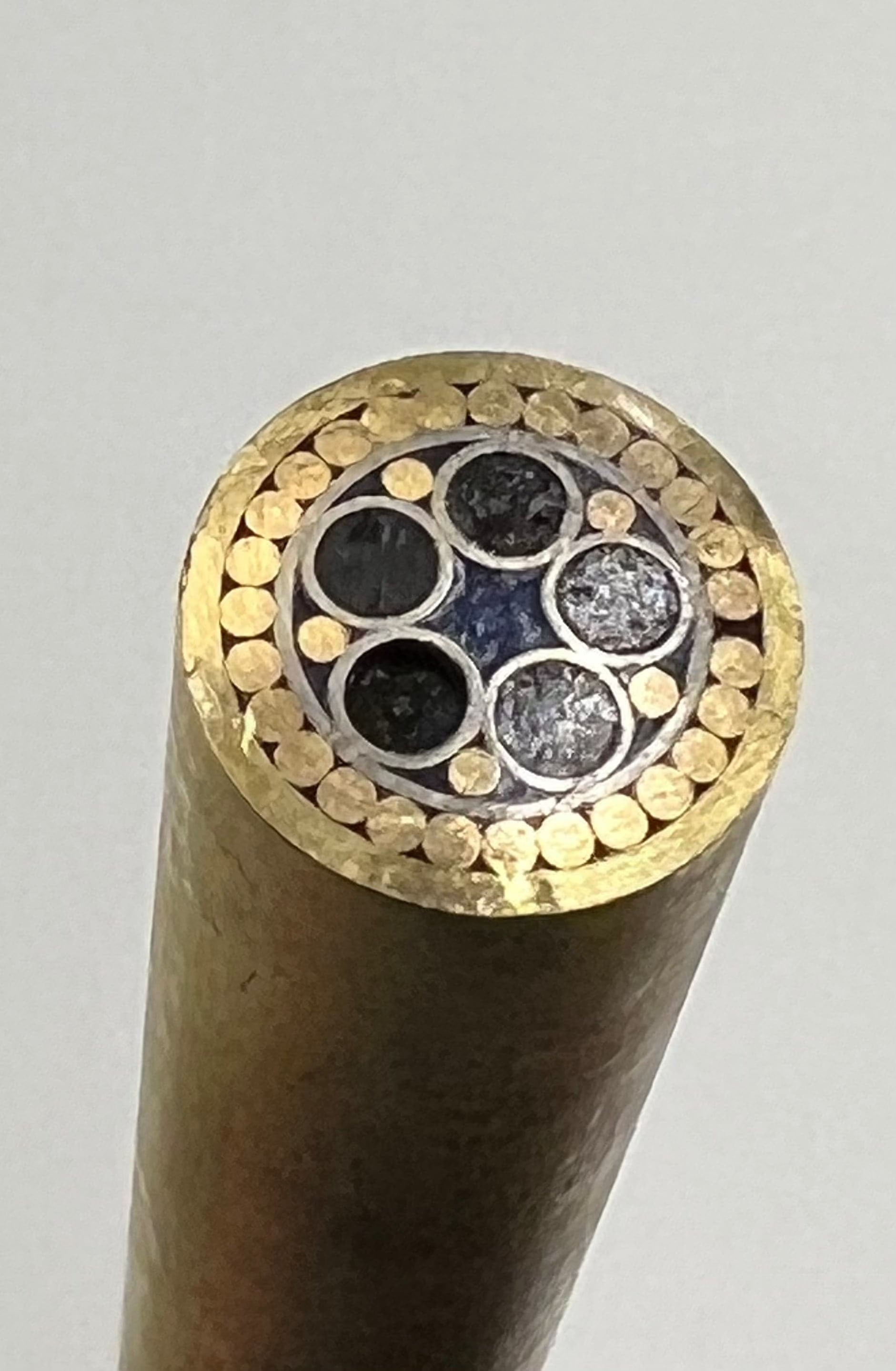Mosaik-Pin 9,5 mm Griffverzierung